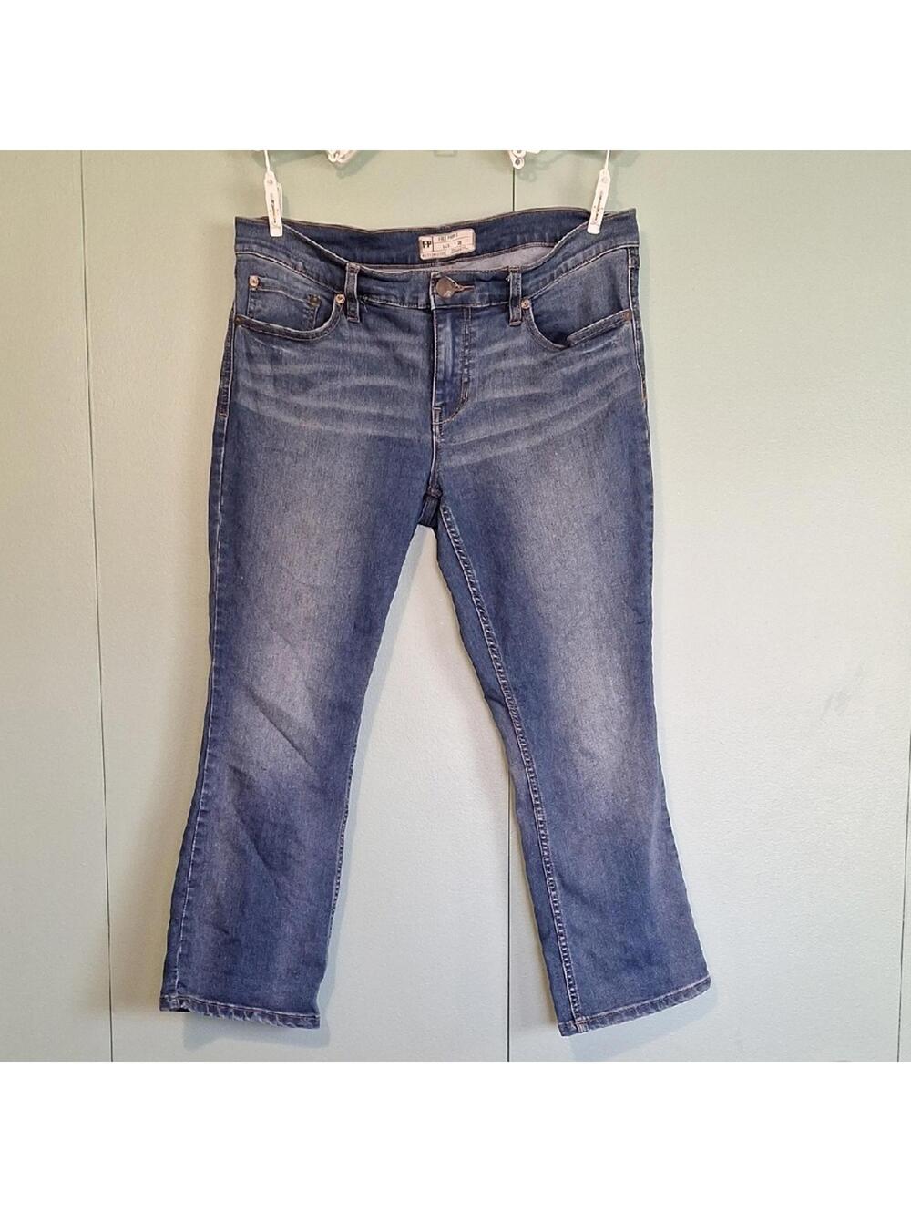 Free People Medium Wash Denim Capri Size 28
